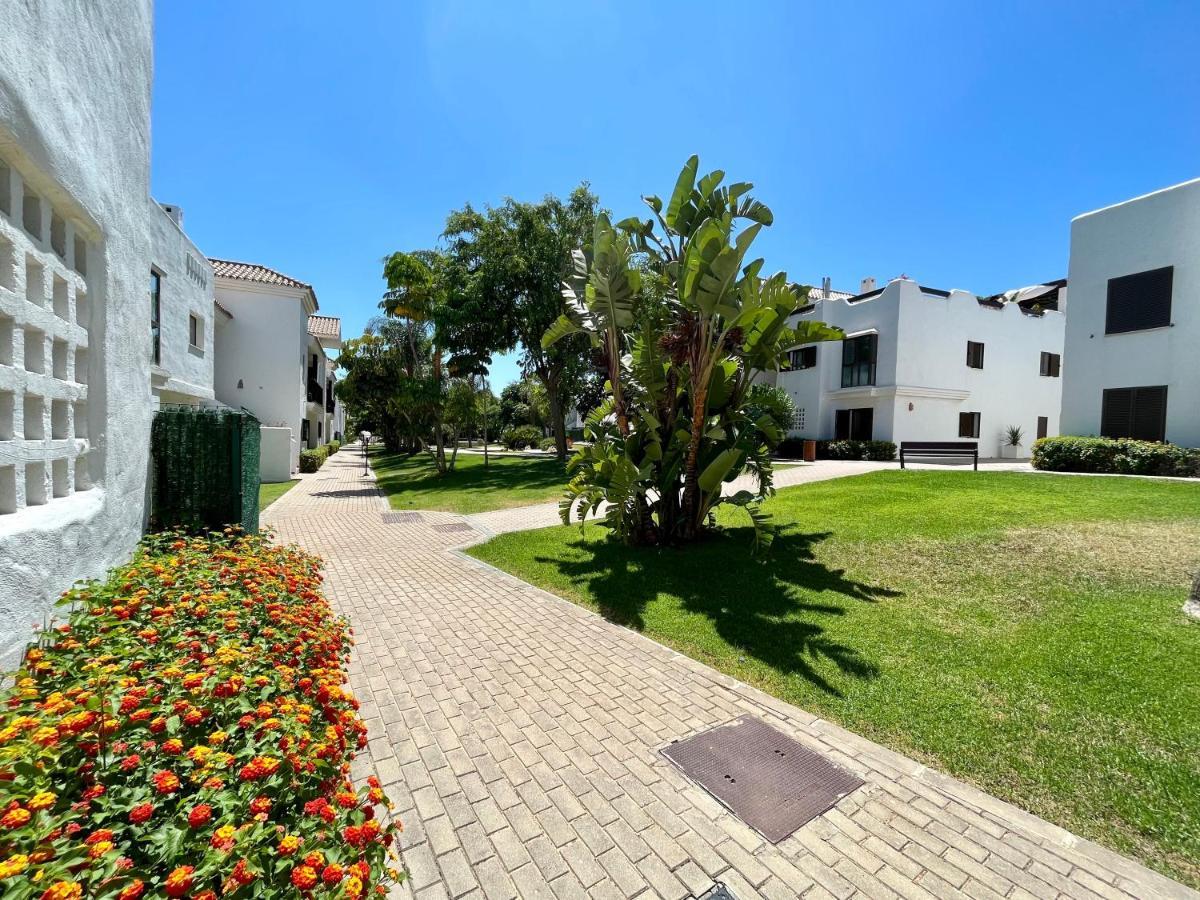 Quiet & Spacious Apt @ Golf Course W/ Roof Terrace San Roque  Exteriör bild